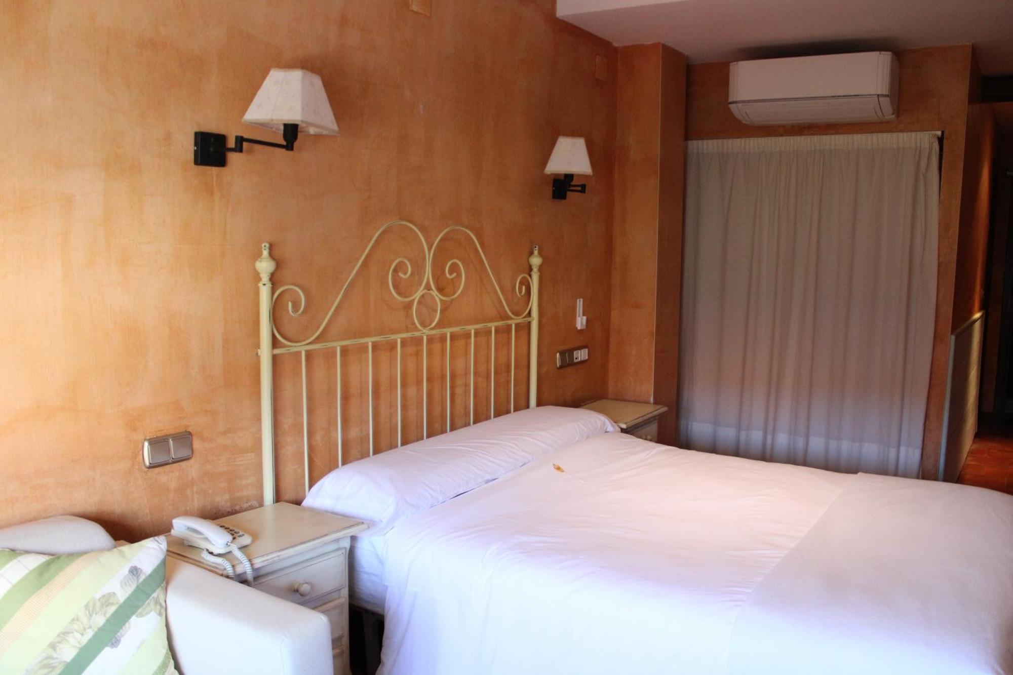 Hotel Rural Carlos I Гарганта-ла-Олья Экстерьер фото