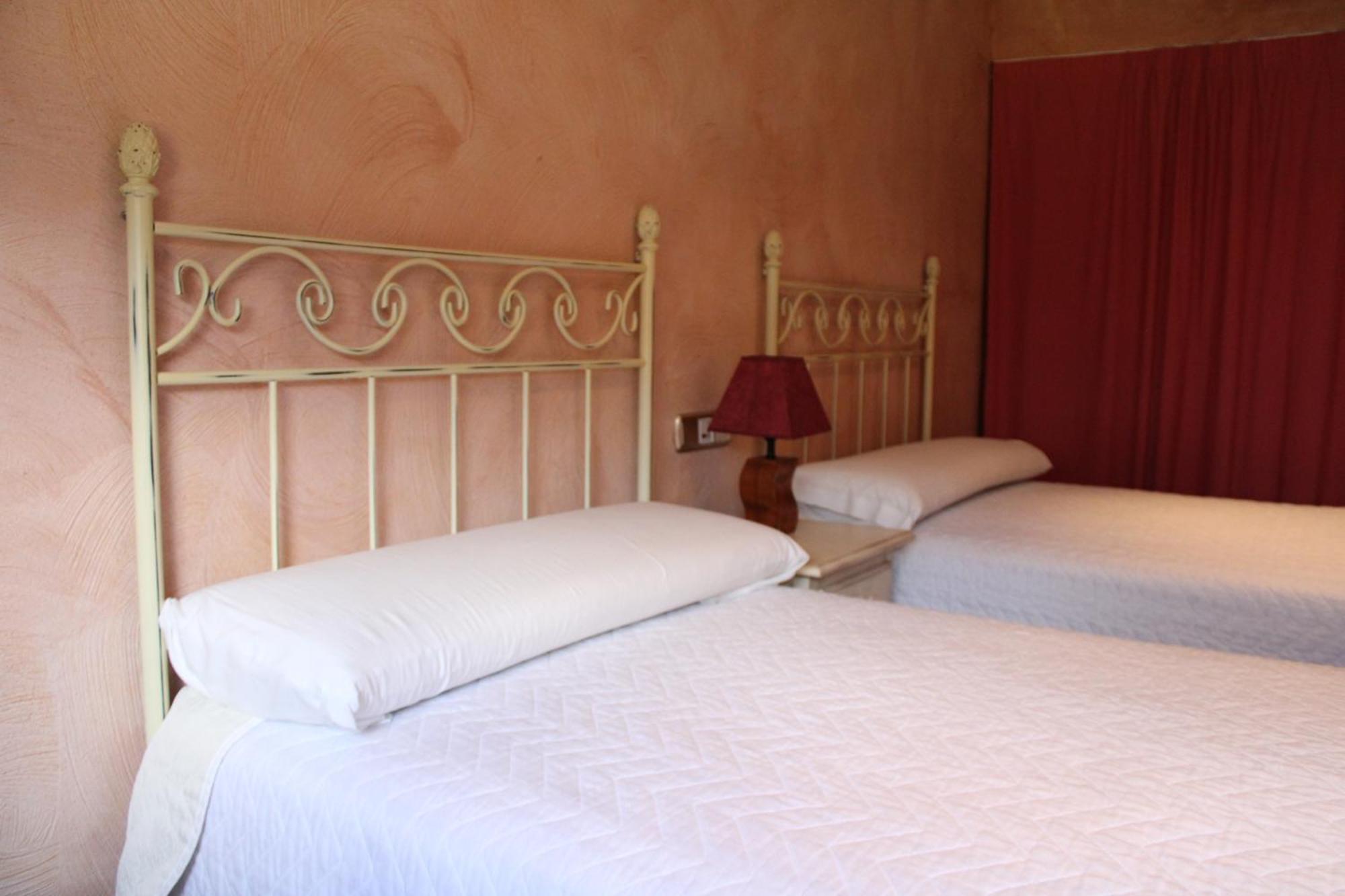 Hotel Rural Carlos I Гарганта-ла-Олья Экстерьер фото